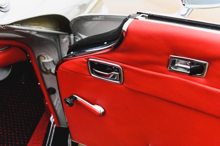 Детали интерьера Mercedes-Benz 280 SL (W113) 1969 года  (EU) (фото 106 из 141)